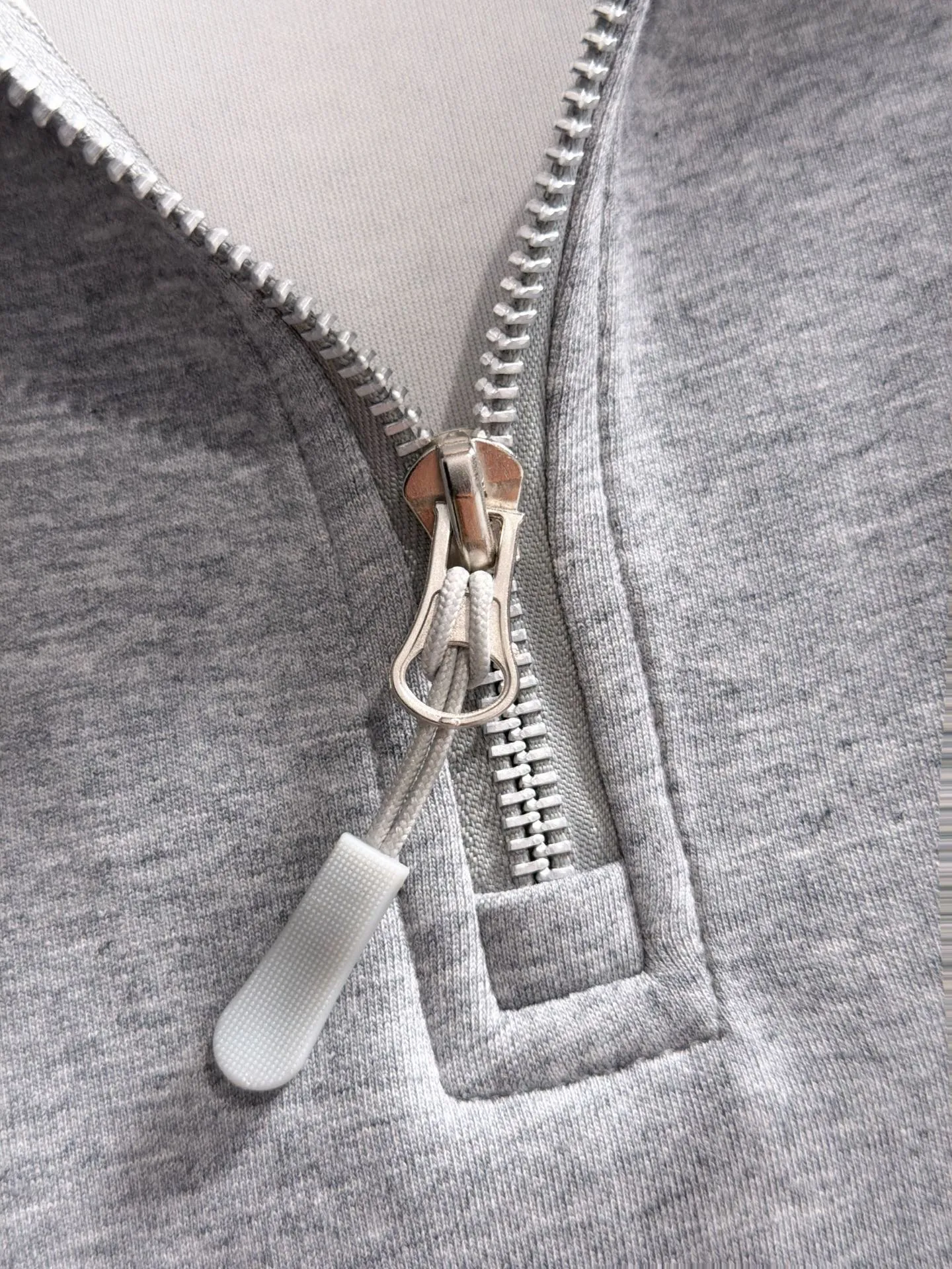 Paris Clover exclusively launches the 2026 autumn and winter New Arrival long-sleeved sweatshirts for men and women. Same Style. Many stars have the same style. Craftsmanship that ordinary small workshops cannot copy. No matter in terms of materials, detail restoration and craftsmanship, we are not afraid of any challenges, just to provide you with wonderful products. Compare the top Original versions at will. No expense is spared just to make it better. Unique imported fabric feel. Purely imported German machine production. Precision operation. Thousands of needles density. A complete set of New Arrival accessories with three standards can be customized simultaneously. Versatile upper body is fashionable, a perfect choice for autumn and winter, and a must-have item. Sizes table: S-4XL (please state your height and weight when placing an order)